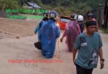 Mobil Toyota Agya Terjebak Banjir dan Longsor Jalan Nasional Camp Haji Yusuf Lubuk Nagodang Kerinci