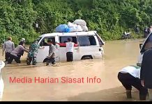 Banjir dan Longsor Hadang Jalan Nasional Lubuk Nagodang Kerinci, Ratusan Mobil dan Motor Antrian Terjebak Lumpur