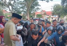 Raih Berkah Ramadhan Ormas PEDAS Merangin Berbagi Takjil