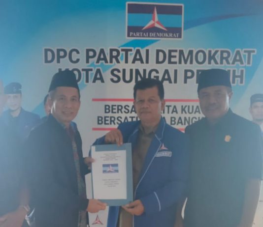 Ahmadi dan Noviar Juga Ambil Formulir di DPC Demokrat Sungai Penuh