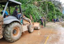 Pasca Banjir dan Longsor, Prajurit Kodim 0420/Sarko Bantu Warga Bersihkan Badan Jalan