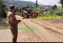 Pasca Macet dan Longsor di Jalan Siulak Deras Link Sei Batu Gantih, 1 Unit Backhoe Loader PUPR Kerinci Turun Lokasi