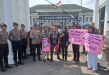 Pungutan di Sekolah Dasar, Aktivis KOMPEJ dan LCKI Gelar Aksi Unras