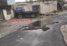 Baru Dikerjakan, Aspal Sudah Mengelupas dan Tergenang Air, Warga Air Hangat Barat Protes