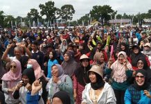 Ribuan Masyarakat Ikuti Senam Sehat Bersama Zumi Laza Muhammad Aris di Rantau Rasau