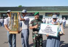 Kasrem 042/Gapu serahkan Piala Bergilir Danrem 042/Gapu Lomba PBB Tingkat SMA se-Kota Jambi
