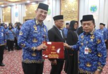 Kadis Kominfo Jambi Ariansyah dan Kadis Perhubungan John Eka Powa Terima Tanda Kehormatan Satyalancana Karya Satya XXX Tahun dari Presiden RI