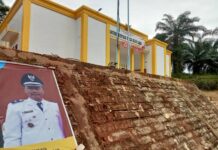 Parah! Masih Jam Kerja, Kantor Desa Rejo Sari Tabir Ilir Tutup dan Pintunya Digembok