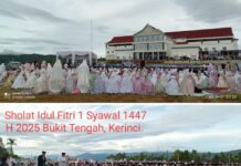 Sholat Ied Perdana Bupati Monadi Dan Wabup Murison di Bukit Tengah Diikuti Ribuan Jama’ah