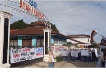 Demo Ratusan Siswa SMAN 6 Kerinci Tuntut Kepsek Azwardi Dicopot Gubernur Jambi