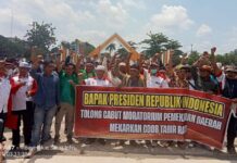 Kantor Bupati Merangin di Demo, Ratusan Warga Tuntut Pemekaran Tabir Raya