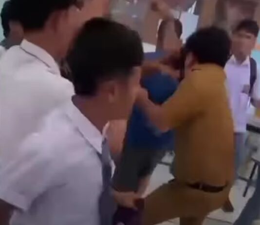 Heboh, Oknum Guru SMKN 3 Tanjabtim Jambi Dikeroyok Puluhan Siswa